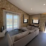 Exclusive New With Private Pool - 2br Nyaraló